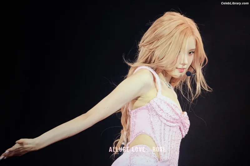 Rosé (BLACKPINK) photo 20 of 4338