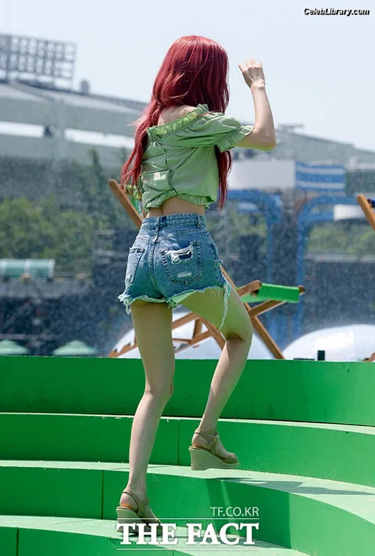 Rosé (BLACKPINK) photo 21 of 4338