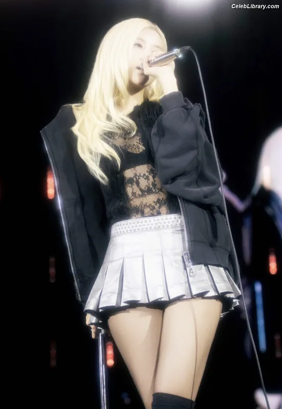 Rosé (BLACKPINK) photo 10 of 4338