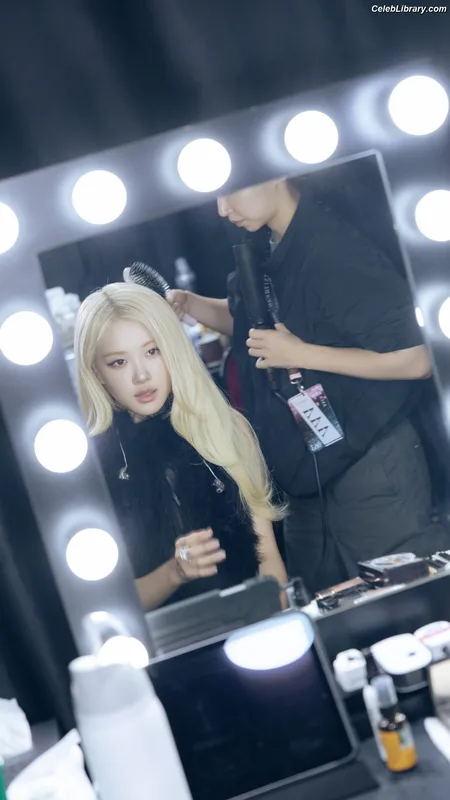 Rosé (BLACKPINK) photo 7 of 4338