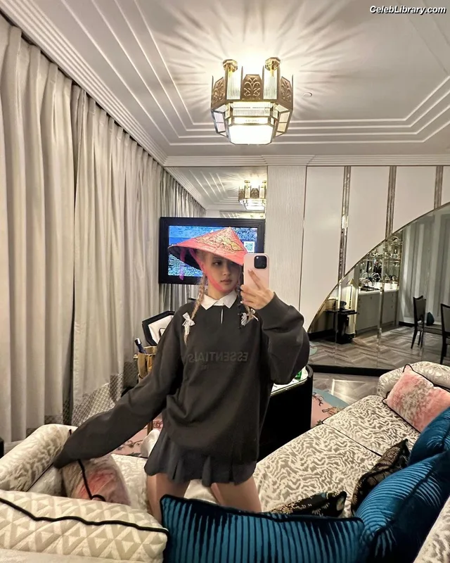 Rosé (BLACKPINK) photo 9 of 4338