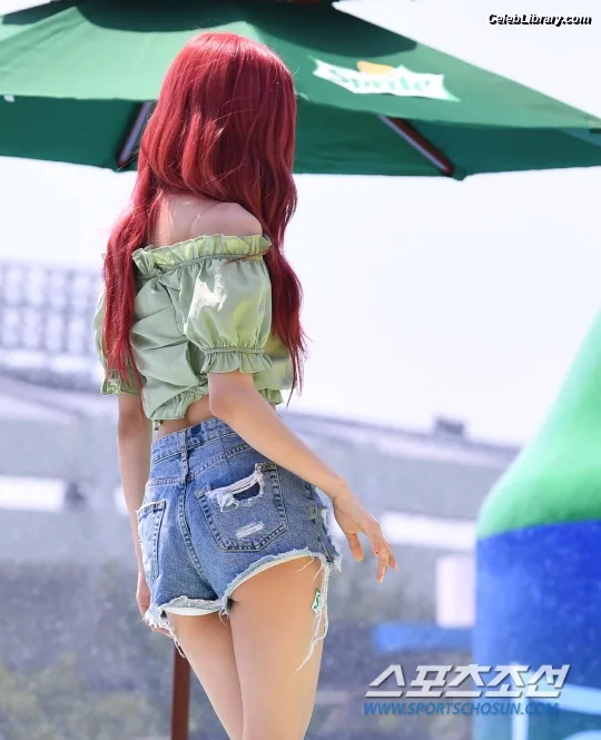 Rosé (BLACKPINK) photo 6 of 4338