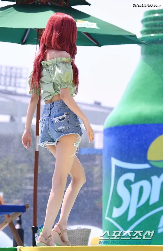 Rosé (BLACKPINK) photo 11 of 4338