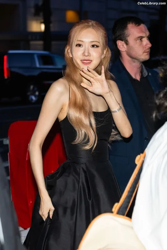 Rosé (BLACKPINK) photo 12 of 4338