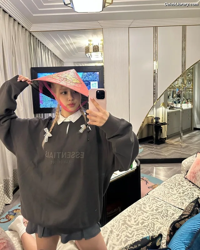 Rosé (BLACKPINK) photo 14 of 4338