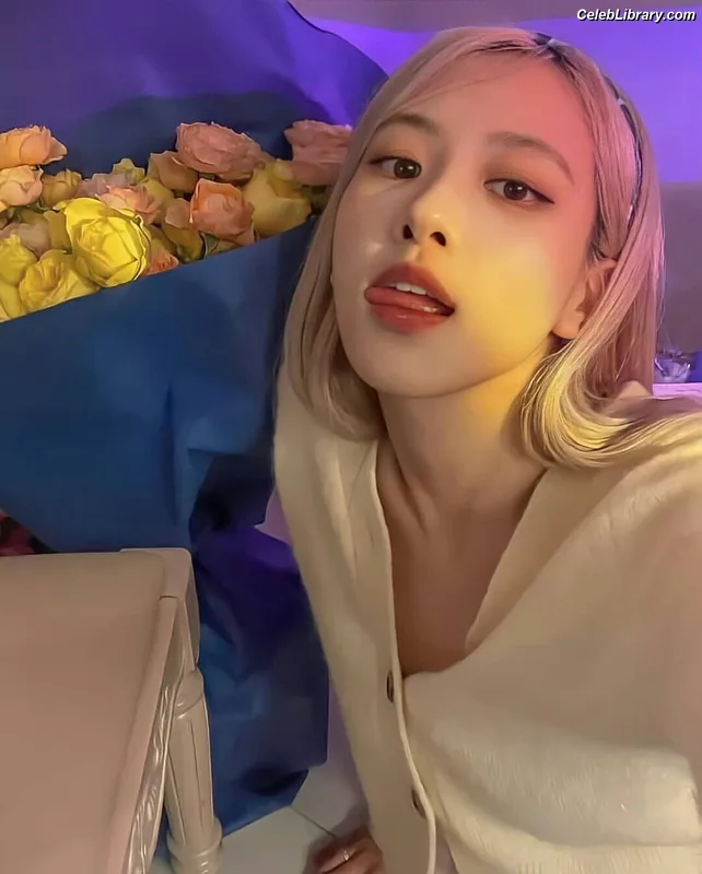 Rosé (BLACKPINK) photo 13 of 4338
