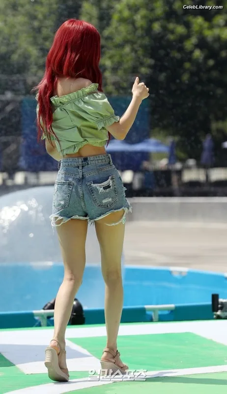 Rosé (BLACKPINK) photo 24 of 4338