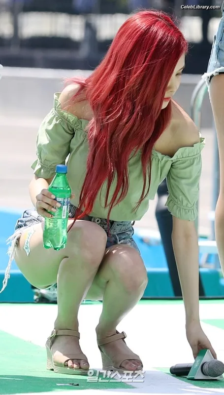 Rosé (BLACKPINK) photo 8 of 4338