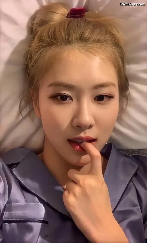 Rosé (BLACKPINK) photo 9 of 4338