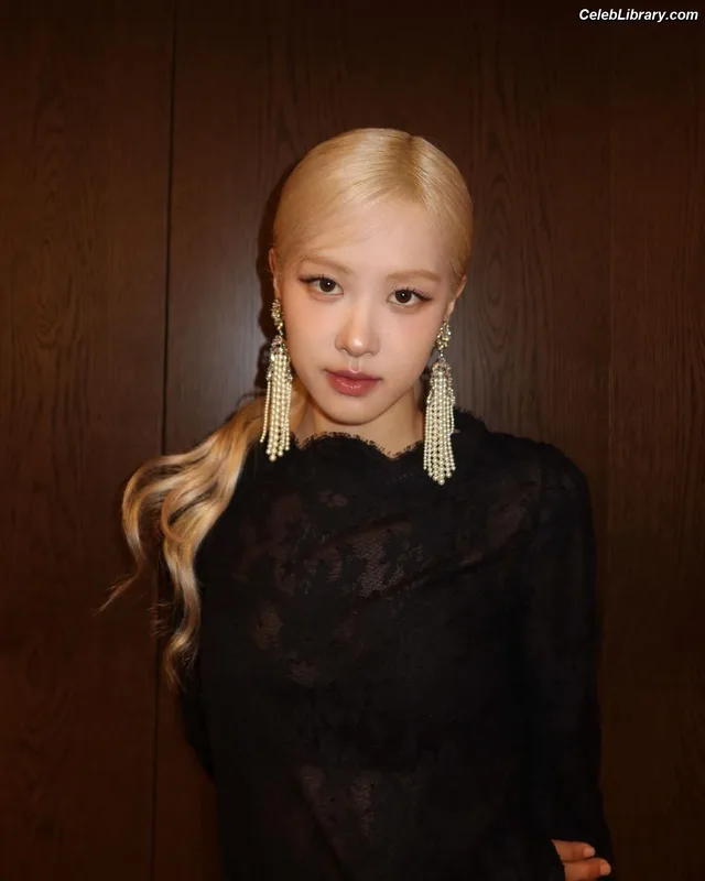 Rosé (BLACKPINK) photo 10 of 4338