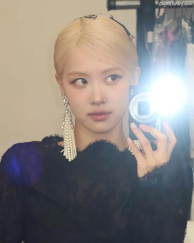 Rosé (BLACKPINK) photo 12 of 4338