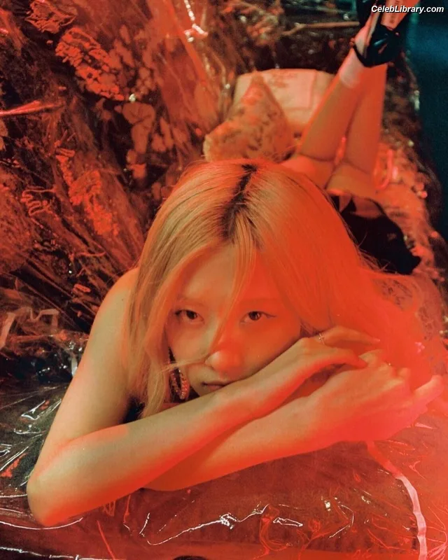 Rosé (BLACKPINK) photo 21 of 4338