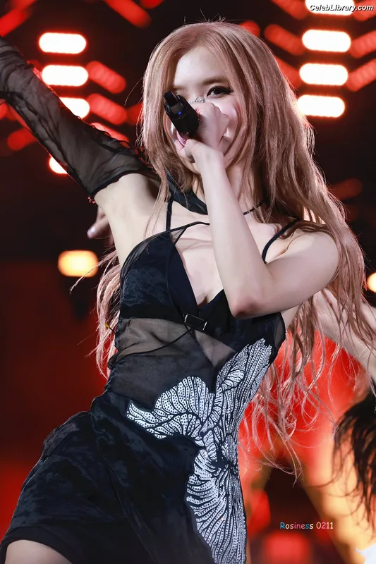 Rosé (BLACKPINK) photo 6 of 4338