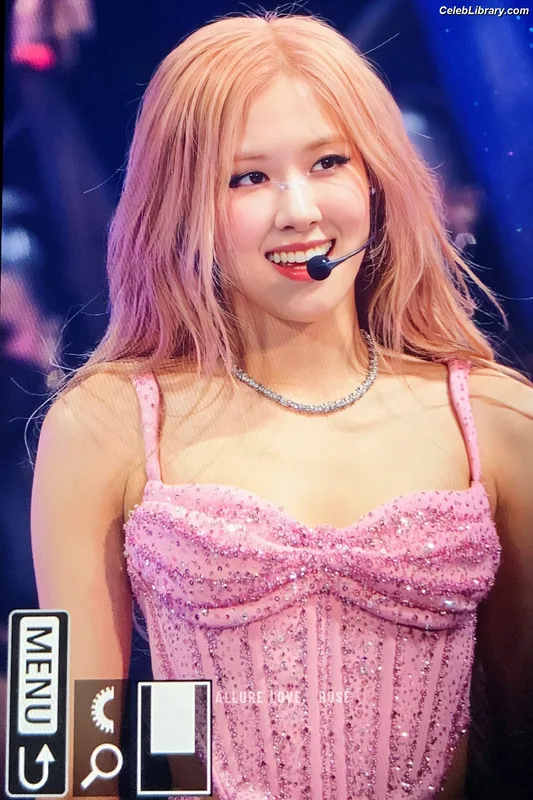 Rosé (BLACKPINK) photo 8 of 4338