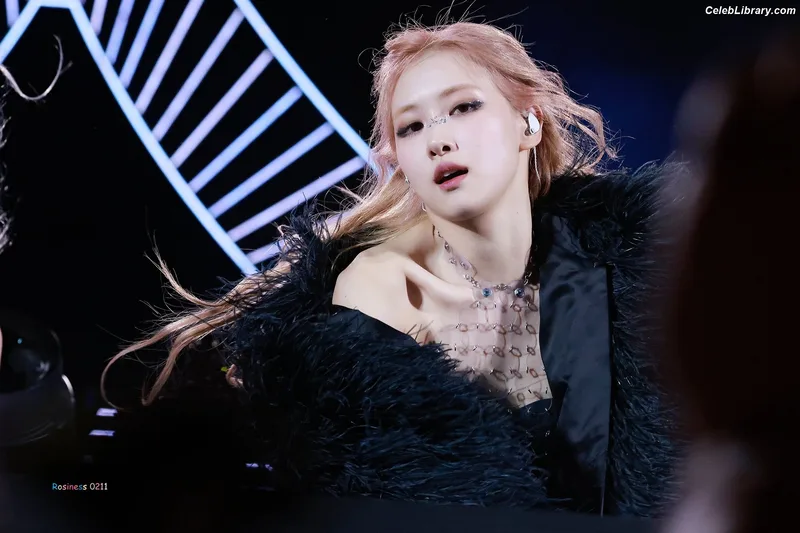 Rosé (BLACKPINK) photo 5 of 4338