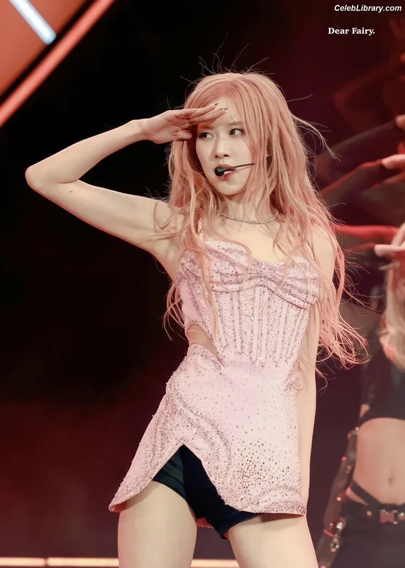 Rosé (BLACKPINK) photo 10 of 4338