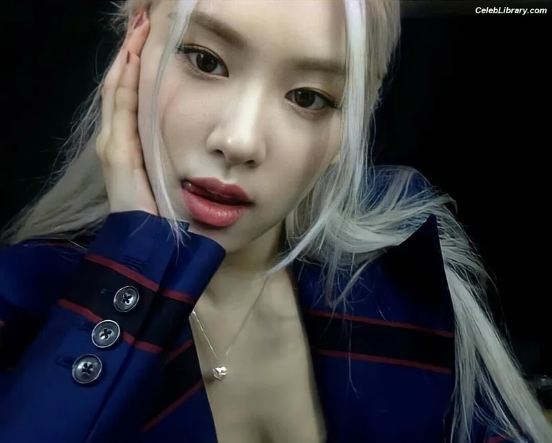 Rosé (BLACKPINK) photo 5 of 4338