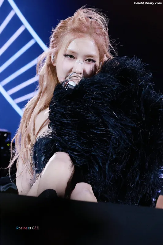 Rosé (BLACKPINK) photo 8 of 4338