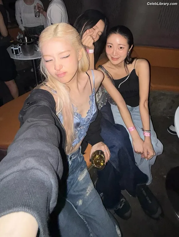 Rosé (BLACKPINK) photo 22 of 4338