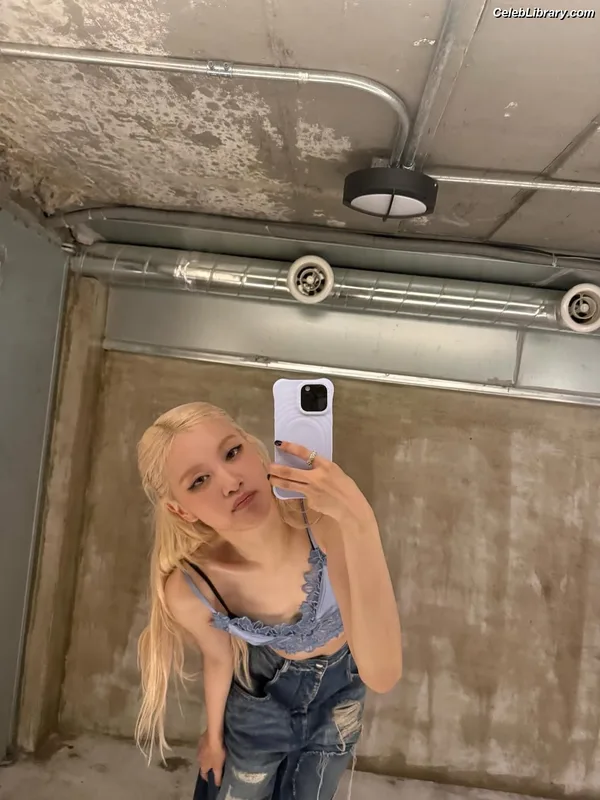 Rosé (BLACKPINK) photo 23 of 4338