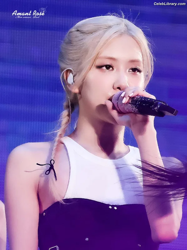 Rosé (BLACKPINK) photo 11 of 4338