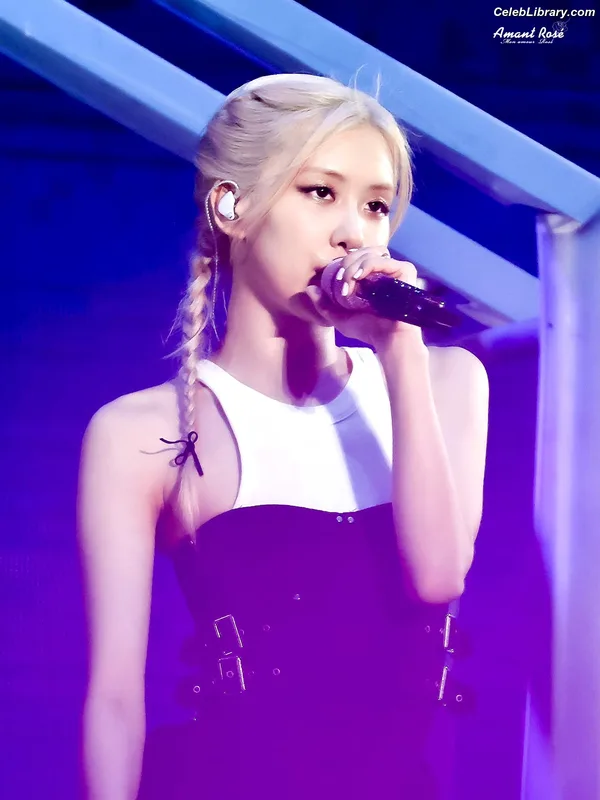 Rosé (BLACKPINK) photo 13 of 4338