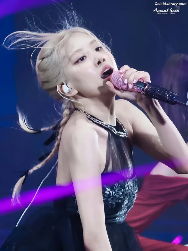 Rosé (BLACKPINK) photo 5 of 4338