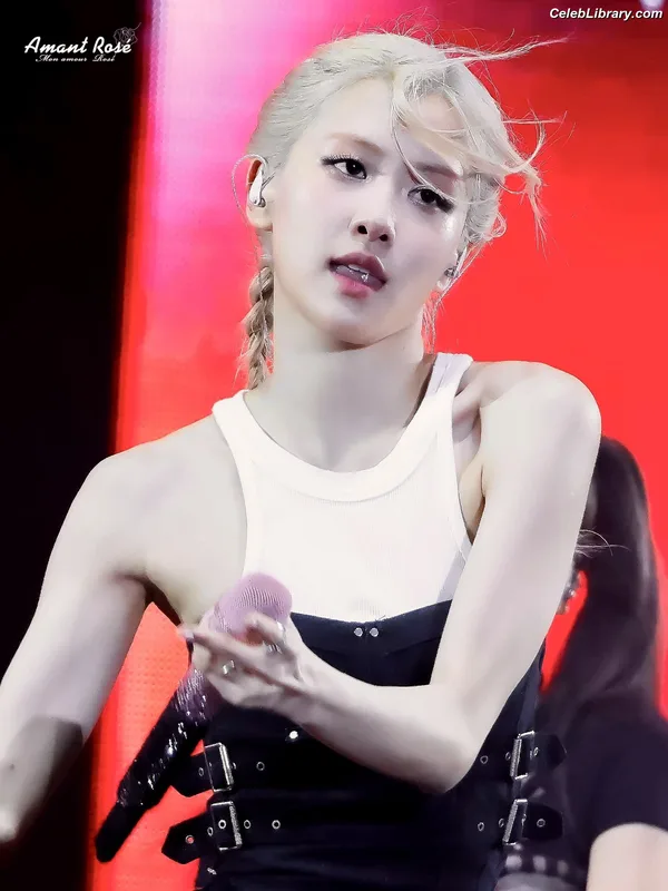 Rosé (BLACKPINK) photo 15 of 4338