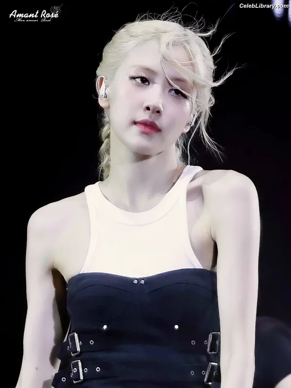 Rosé (BLACKPINK) photo 16 of 4338