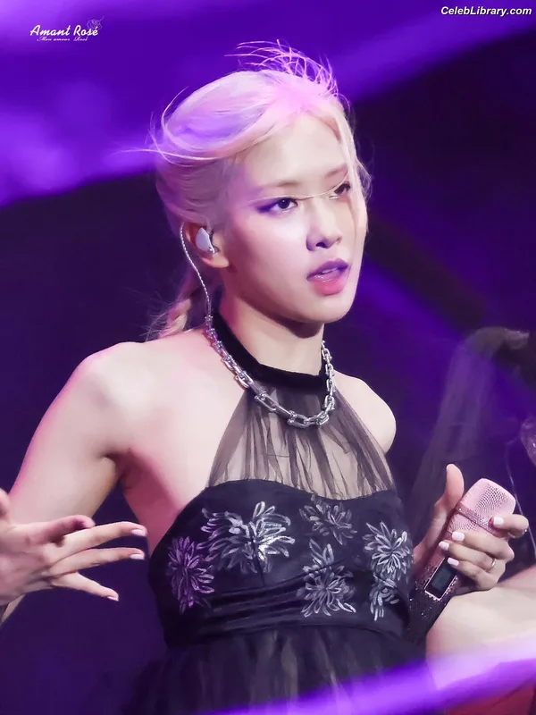 Rosé (BLACKPINK) photo 19 of 4338