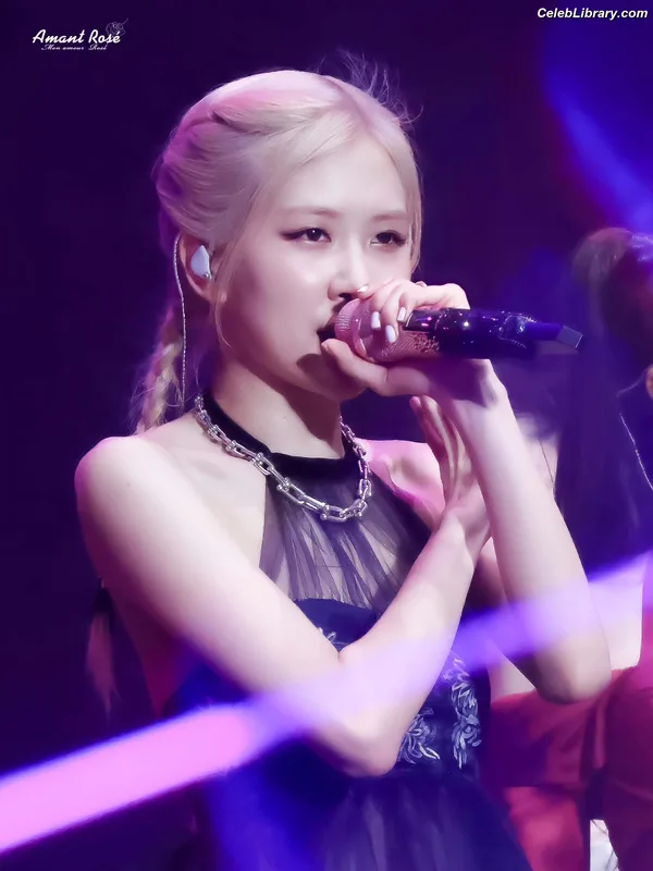 Rosé (BLACKPINK) photo 21 of 4338