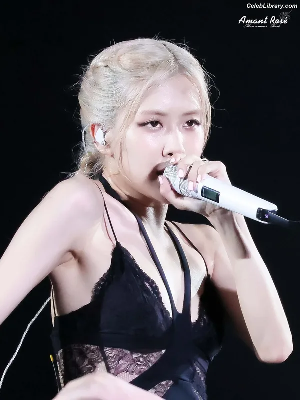 Rosé (BLACKPINK) photo 3 of 4338