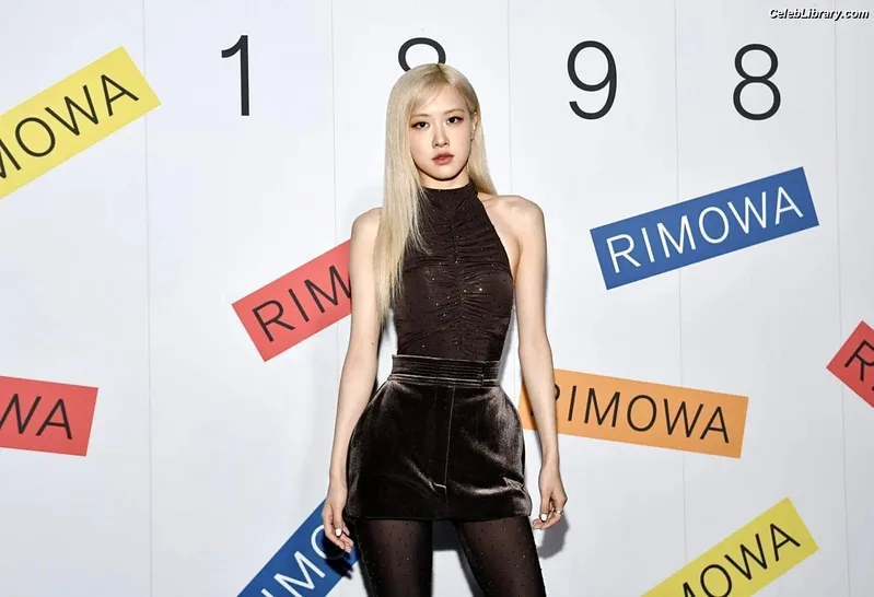 Rosé (BLACKPINK) photo 2 of 4338