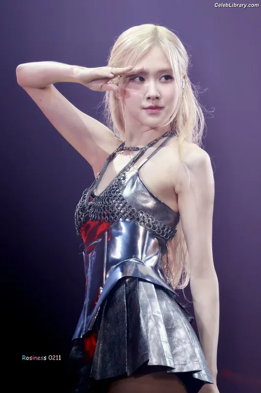 Rosé (BLACKPINK) photo 8 of 4338