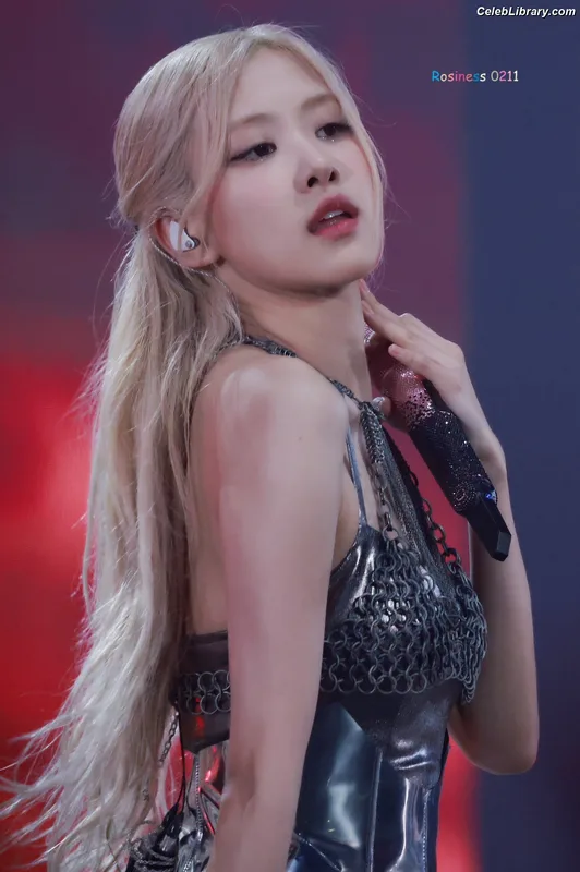 Rosé (BLACKPINK) photo 9 of 4338