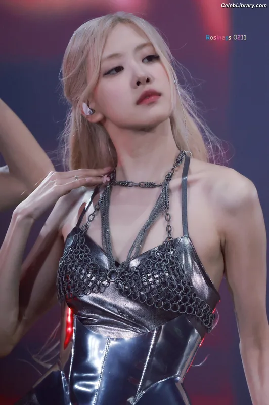 Rosé (BLACKPINK) photo 11 of 4338