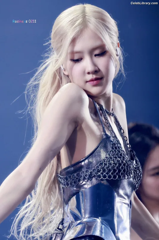 Rosé (BLACKPINK) photo 13 of 4338