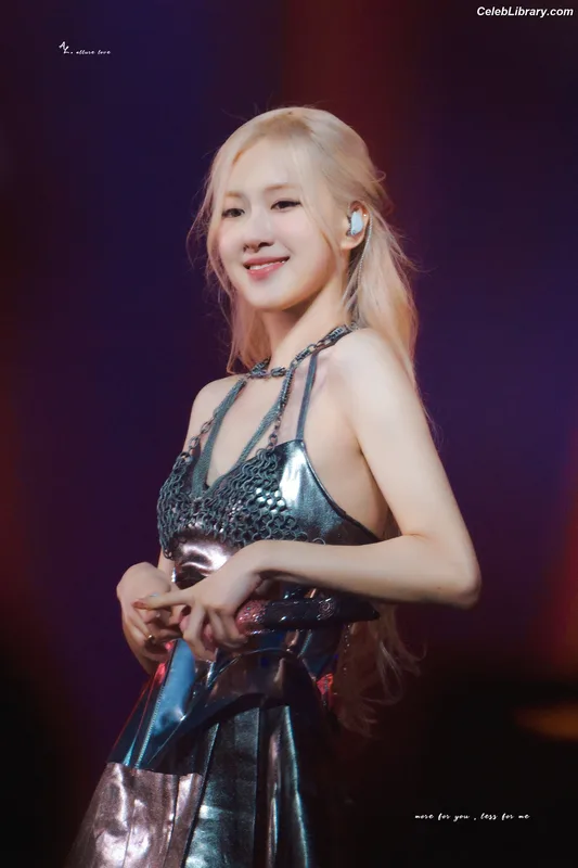 Rosé (BLACKPINK) photo 21 of 4338