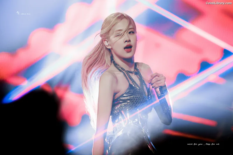 Rosé (BLACKPINK) photo 2 of 4338