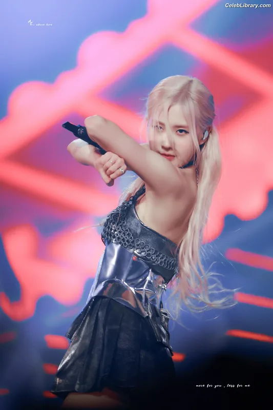 Rosé (BLACKPINK) photo 3 of 4338