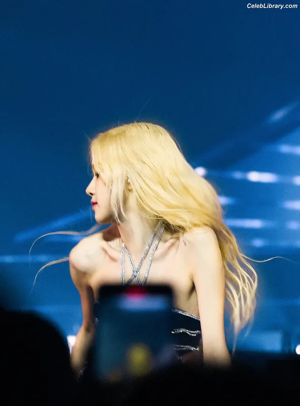 Rosé (BLACKPINK) photo 4 of 4338