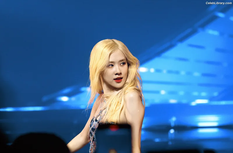 Rosé (BLACKPINK) photo 8 of 4338