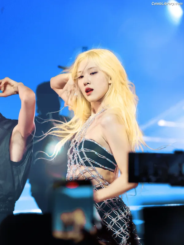Rosé (BLACKPINK) photo 7 of 4338
