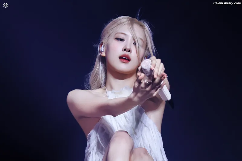 Rosé (BLACKPINK) photo 12 of 4338