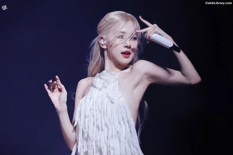 Rosé (BLACKPINK) photo 10 of 4338