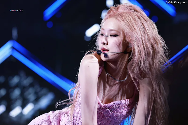 Rosé (BLACKPINK) photo 16 of 4338
