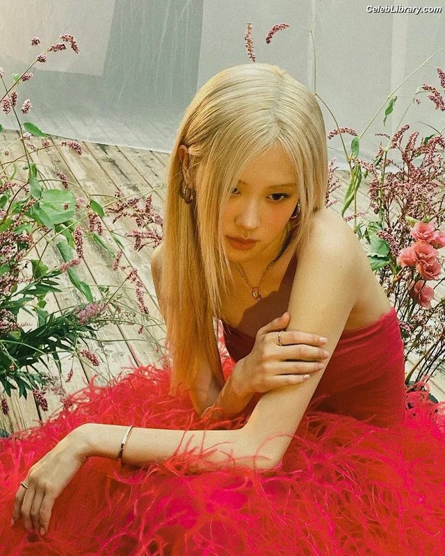 Rosé (BLACKPINK) photo 17 of 4338