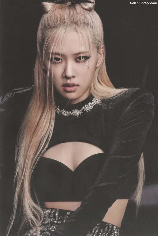 Rosé (BLACKPINK) photo 5 of 4338