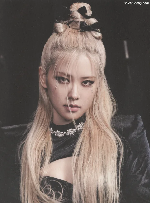 Rosé (BLACKPINK) photo 10 of 4338