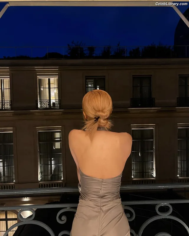 Rosé (BLACKPINK) photo 17 of 4338